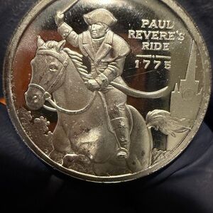4 Troy oz = 8 1/2 oz 99.9 Fine Silver Paul Revere's Ride 1775 Commemorative